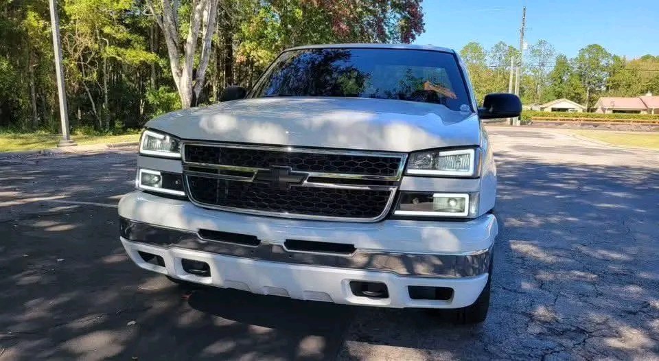 2006 Chevrolet Silverado - Image 4