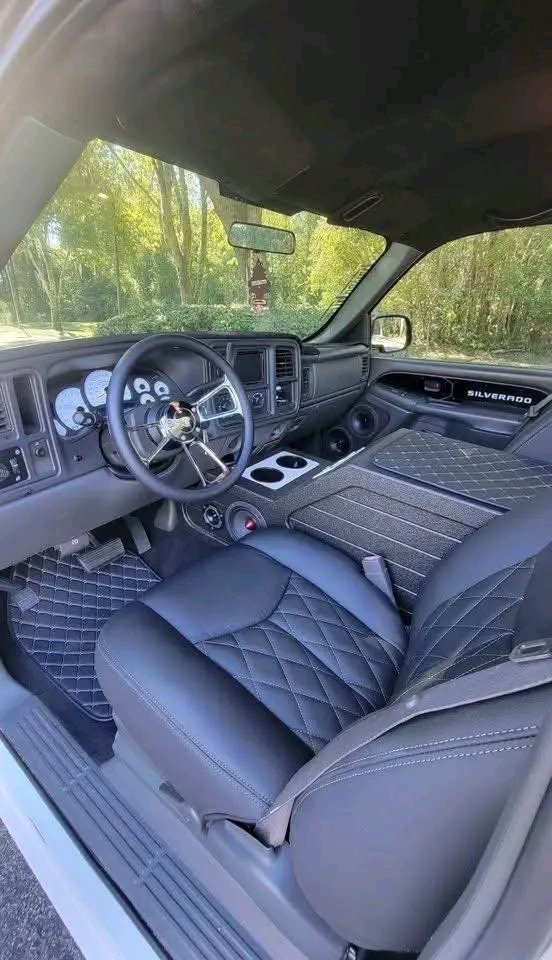 2006 Chevrolet Silverado - Image 8