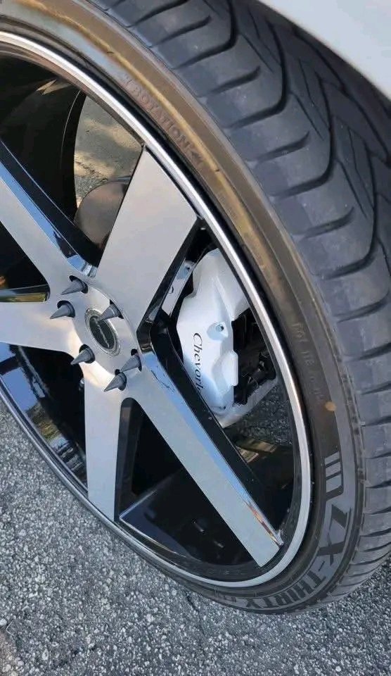 GMC 1500 Regular Cab • Truck • - Image 3