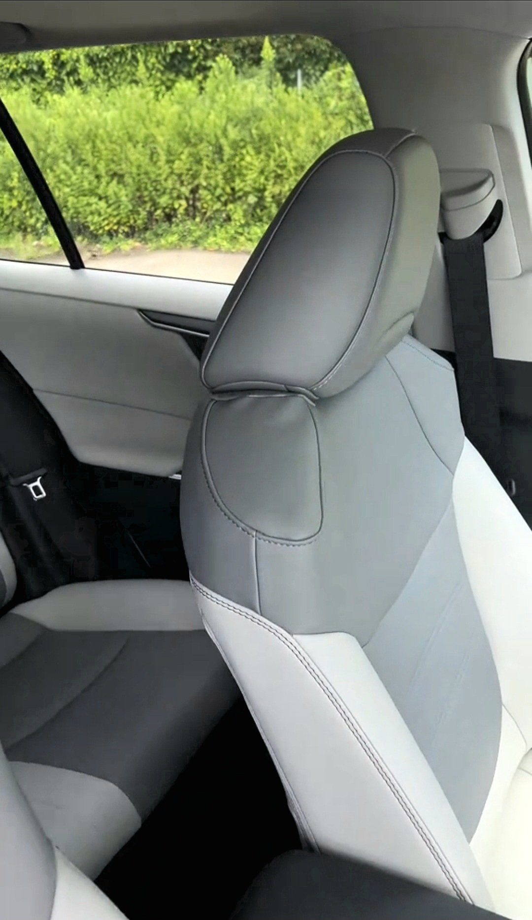 2025 Toyota RAV4 - Image 3